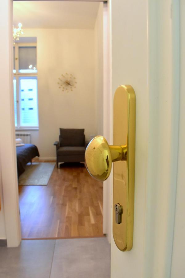 Lovely Apartment In Center Prága Kültér fotó
